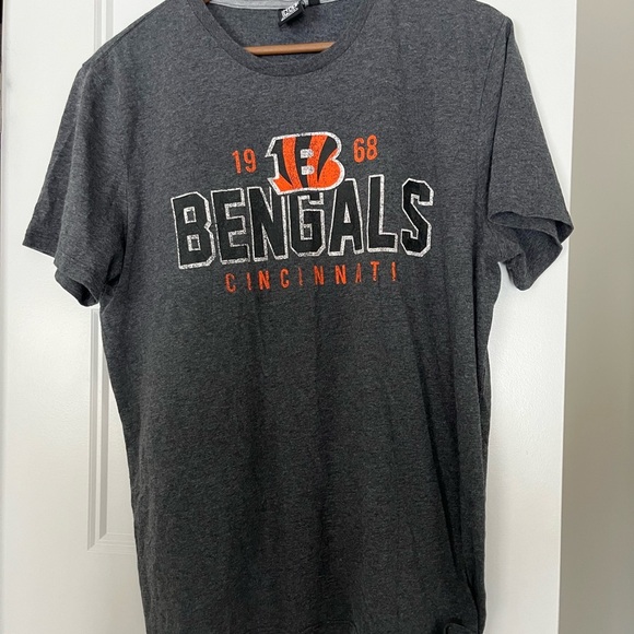 NFL Gray Short Sleeve Tee with Bengals Graphic Print - Picture 1 of 5
